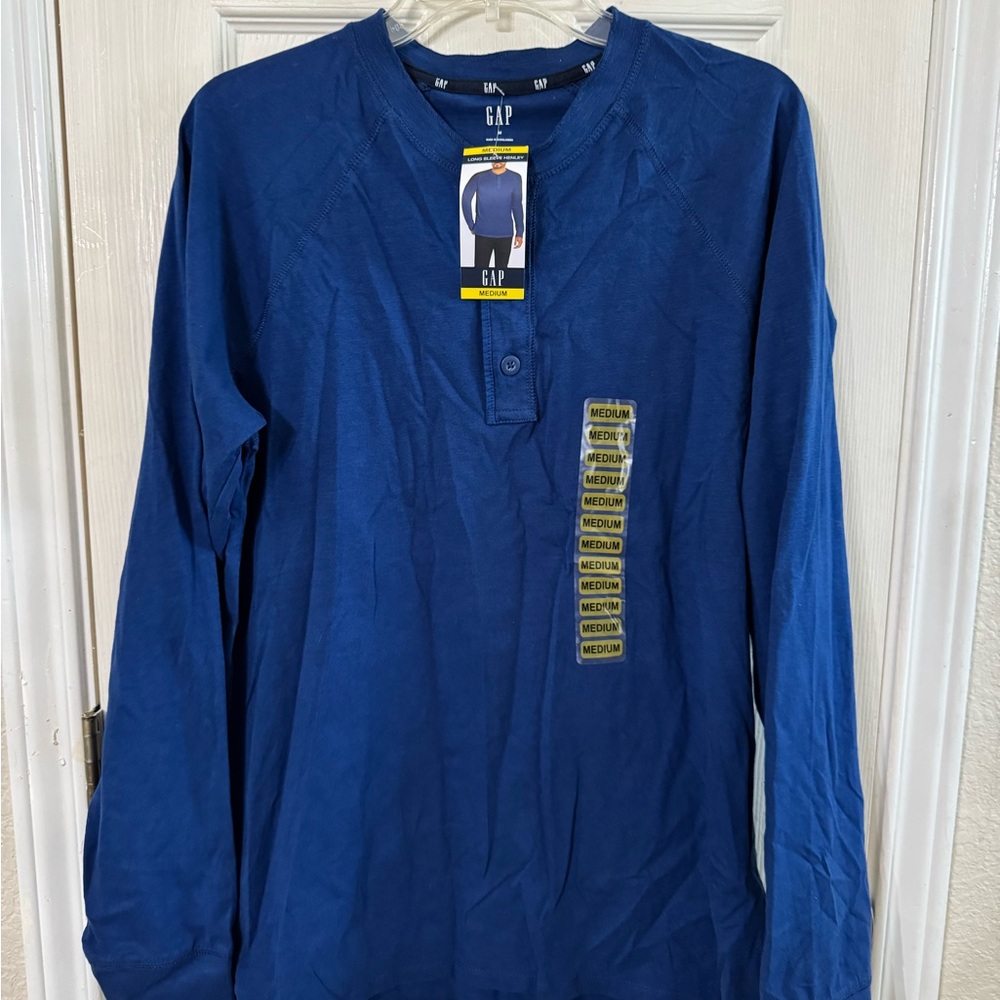 Men’s Size M Gap Shirt